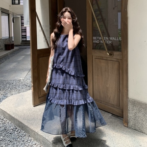 独特好看蓝色复古格子网纱拼接连衣裙女2025夏木耳花边无袖背心裙图片