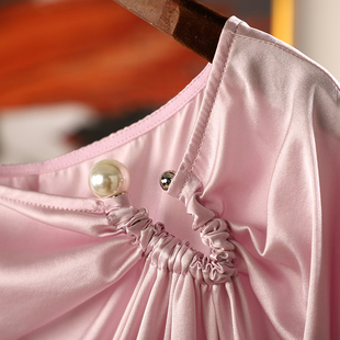 法式重磅真丝缎衬衫女夏薄款一字领衬衣设计感小众珍珠扣露肩上衣