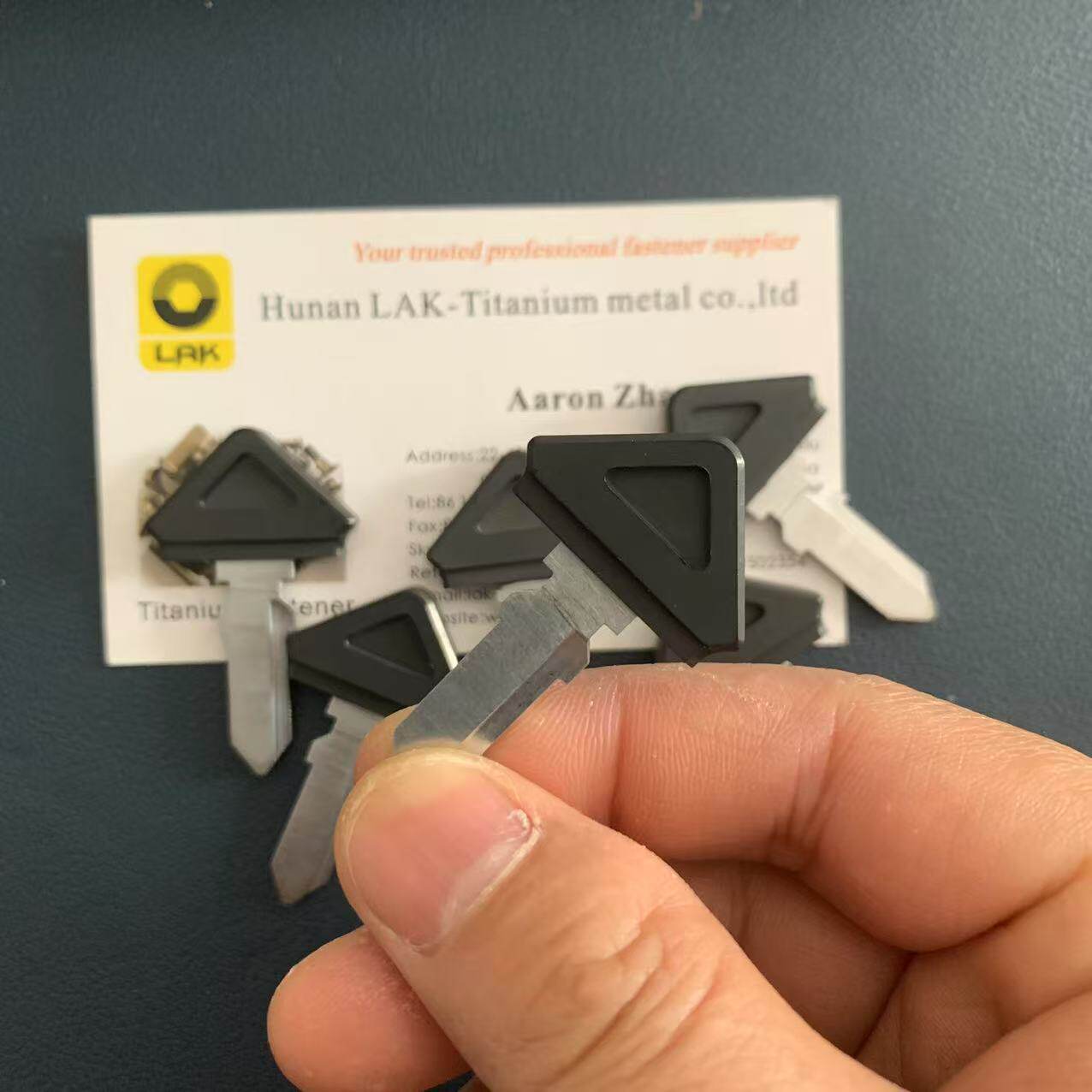 订做 摩托车用油箱盖用钛合金钥匙 永不生锈 PVD 黑色
