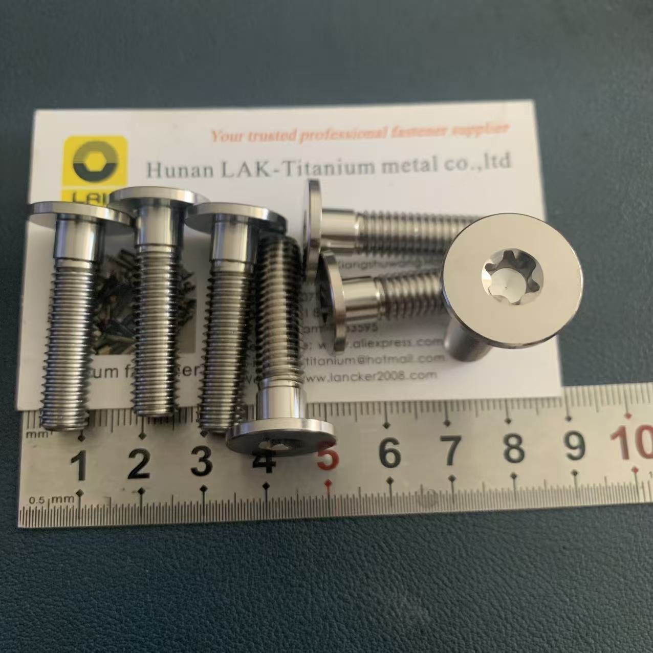 M8x33 摩托车用平头内梅花钛合金螺栓 17x2 Gr5
