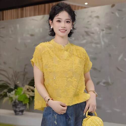 新中式2026夏季新款复古显瘦蕾丝刺绣立领短袖衬衫女黄色盘扣上衣 - 封面