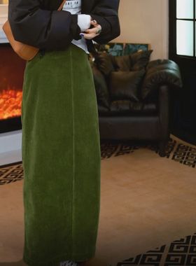 绿色灯芯绒休闲半身裙女秋冬新款法式百搭开叉a字直筒包臀中长裙