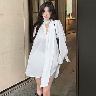白色v领飘带衬衫裙女春季垫肩长袖衬衣设计感小众宽松中长款上衣