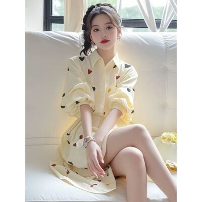 开春穿搭2025超火温柔甜美减龄显瘦衬衫连衣裙微胖mm收腰显瘦短裙