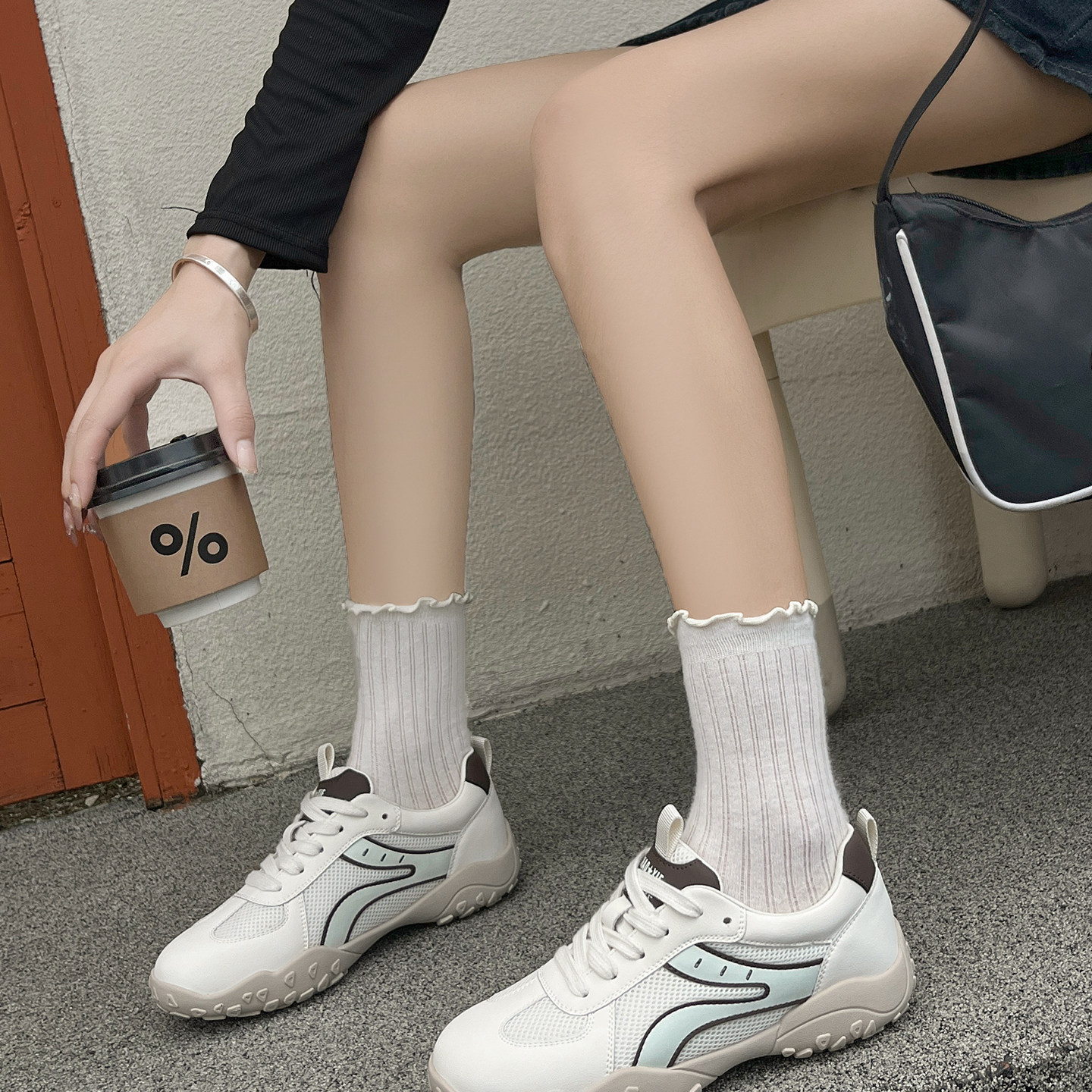 女鞋韩版休闲鞋牛皮网系带平底