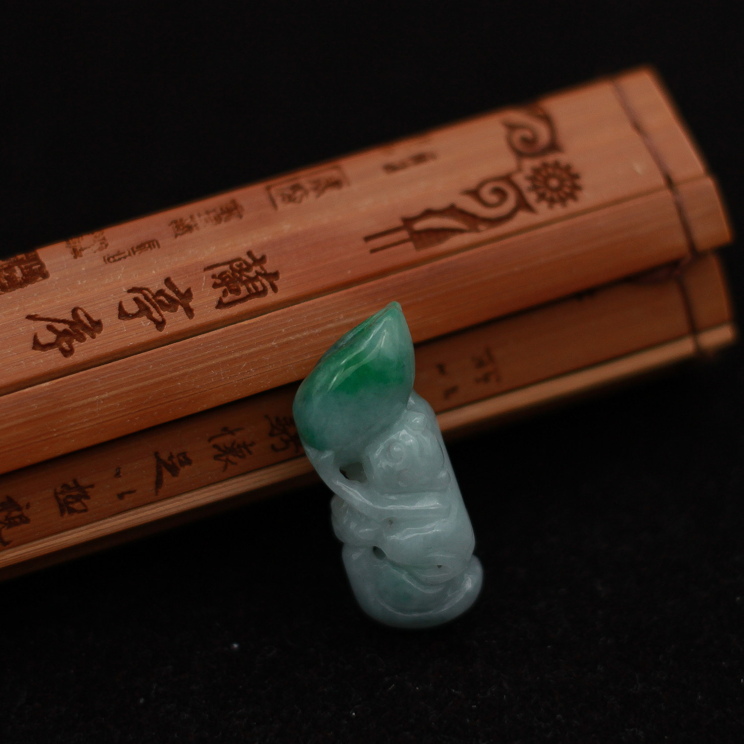 缅甸天然翡翠A货玉器 老坑糯种飘绿元宝灵猴献寿生肖猴吊坠 包邮