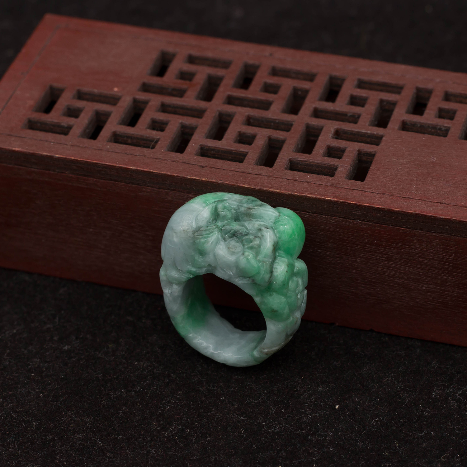 16.7mm工厂直销 天然缅甸A货翡翠 瑕疵糯种辣绿丹凤朝阳戒指 包邮