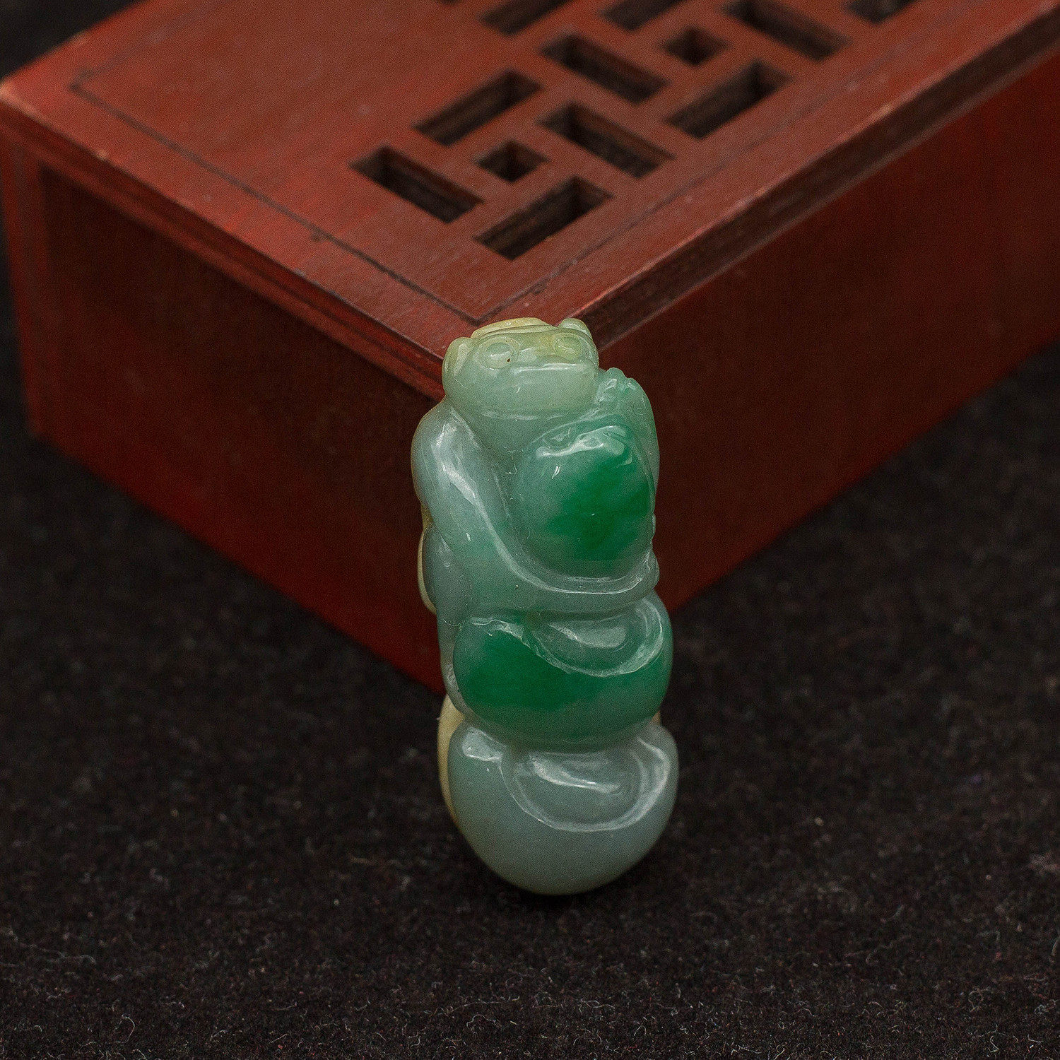 工厂直销 缅甸A货翡翠玉器 糯种黄翡飘绿猴子[好彩头吊坠] 包邮