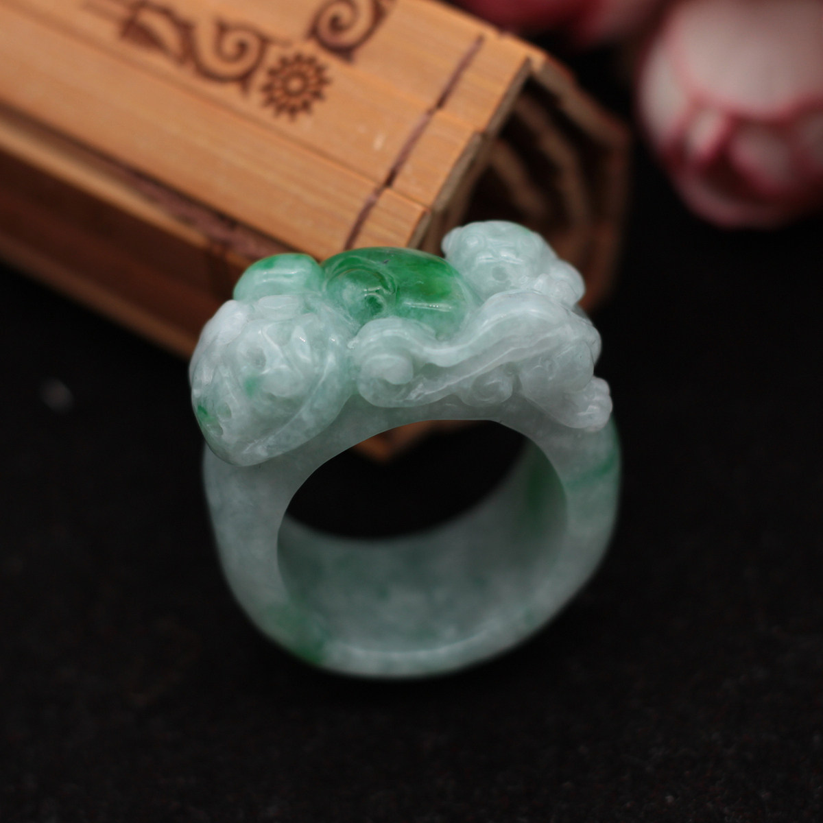 21mm 缅甸天然翡翠a货玉器 糯种飘绿辣绿福字螭龙草龙戒指 包邮