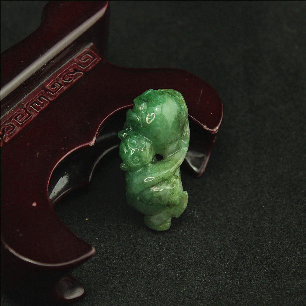 特价 缅甸天然翡翠A货玉器 糯种飘绿猴子献寿好彩头吊坠 包邮