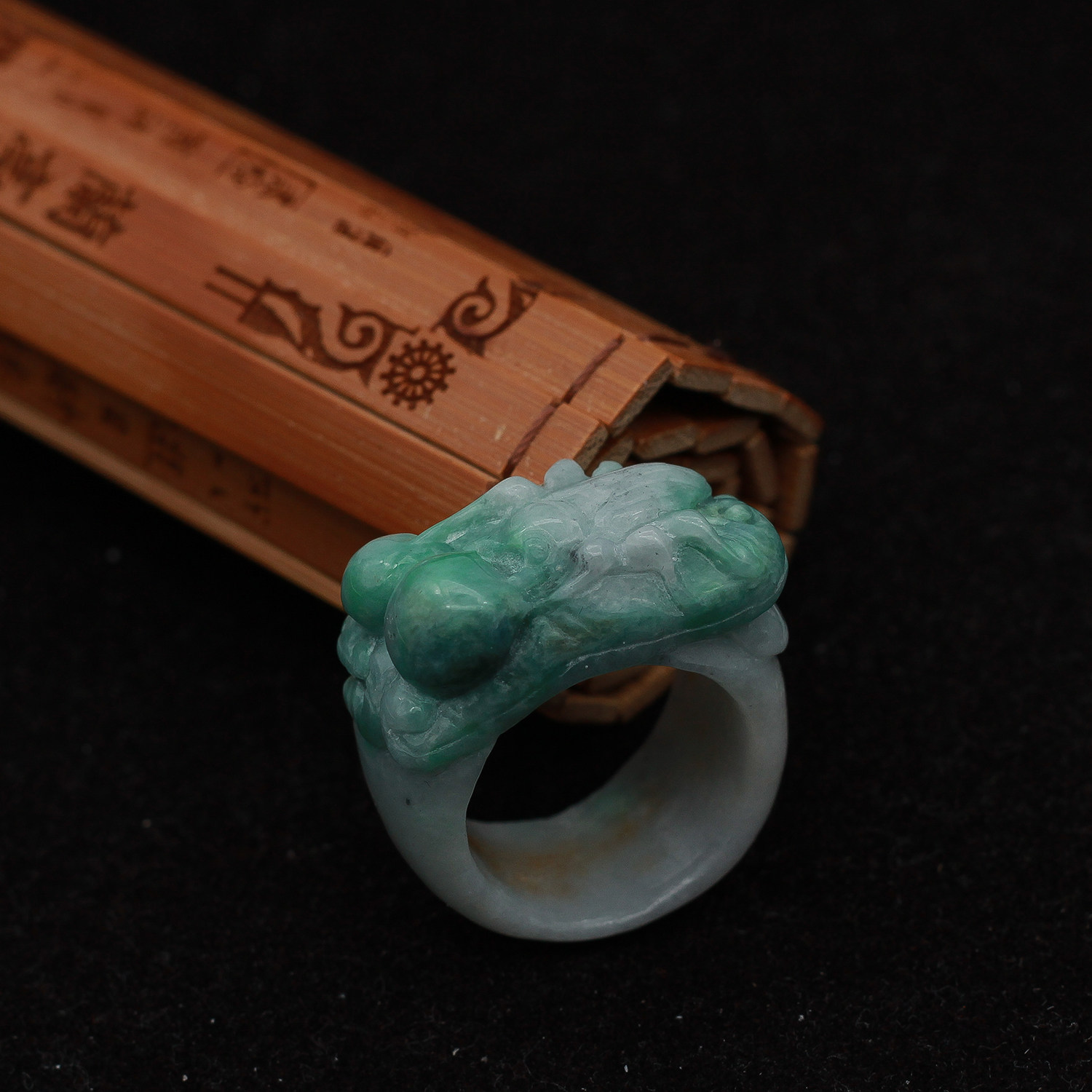 20mm 工厂直销 缅甸A货翡翠玉器 糯种飘绿一鸣惊人金蝉戒指 包邮
