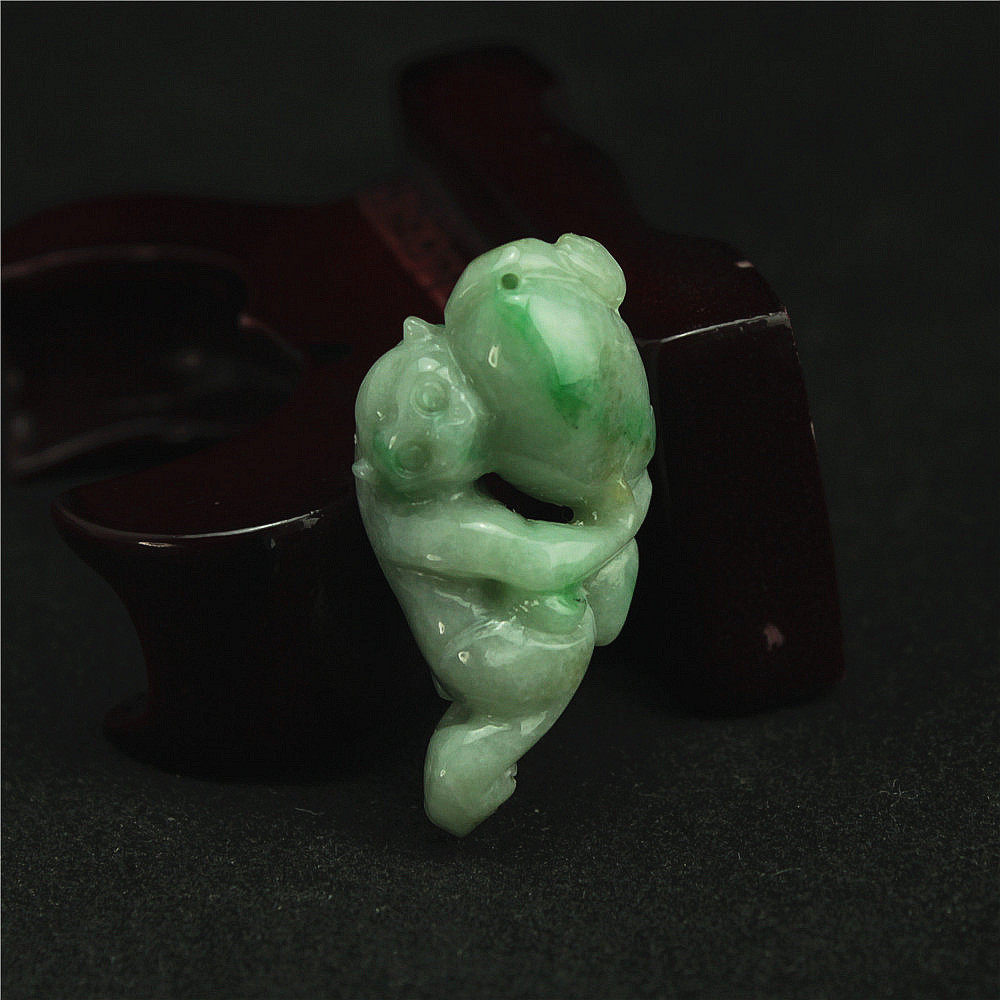 特价 缅甸天然翡翠A货玉器 糯种飘绿猴子献寿好彩头吊坠 包邮