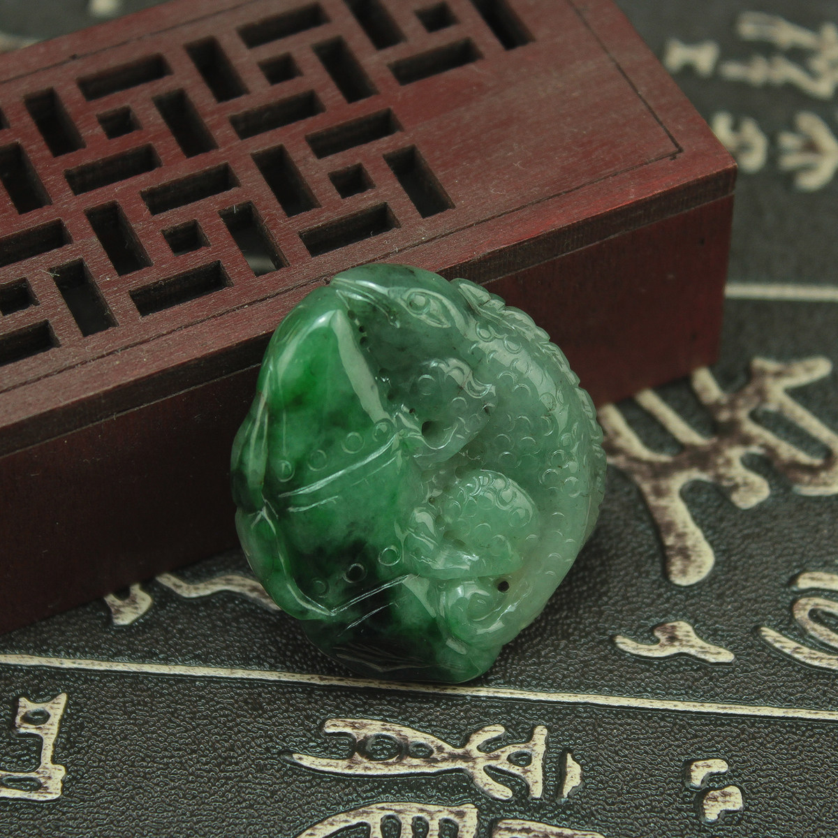 缅甸天然A货翡翠玉器 老坑冰糯种蜥蜴今非昔比挂件项坠吊坠 包邮