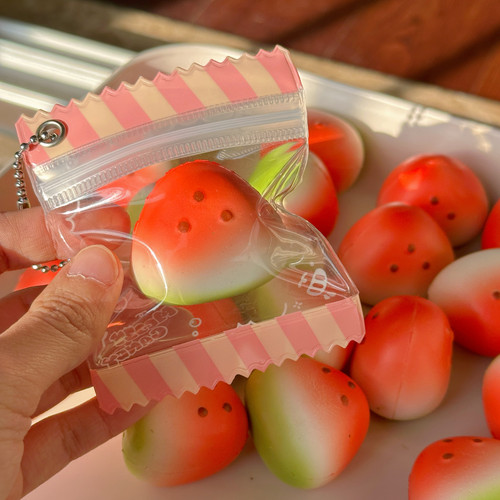 新品水果挂件钥匙扣包挂慢回弹捏捏乐减压可爱玩具礼物squishy