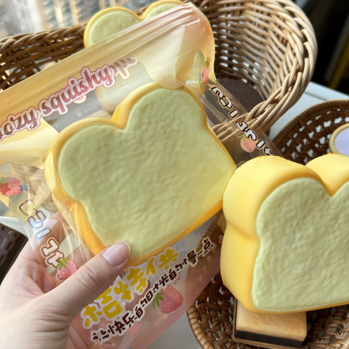 仿真黄油吐司面包捏捏解压玩具捏捏乐squishy慢回弹发泄解压神器