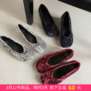 Versatile。轻奢· 金丝绒酒红色猪蹄分趾鞋26款平底芭蕾舞单鞋女