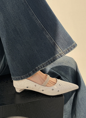 vibes。智性风· 褶皱羊皮白色尖头中粗跟玛丽珍单鞋低跟高跟鞋女