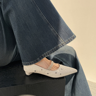 vibes。智性风· 褶皱羊皮白色尖头中粗跟玛丽珍单鞋低跟高跟鞋女