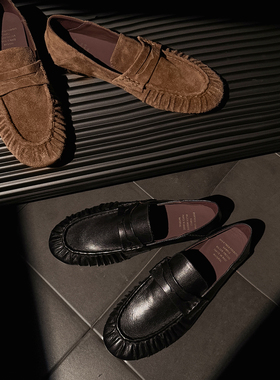 vibes。氛围感· 褶皱软皮黑色一脚蹬乐福鞋棕色小皮鞋平底单鞋女