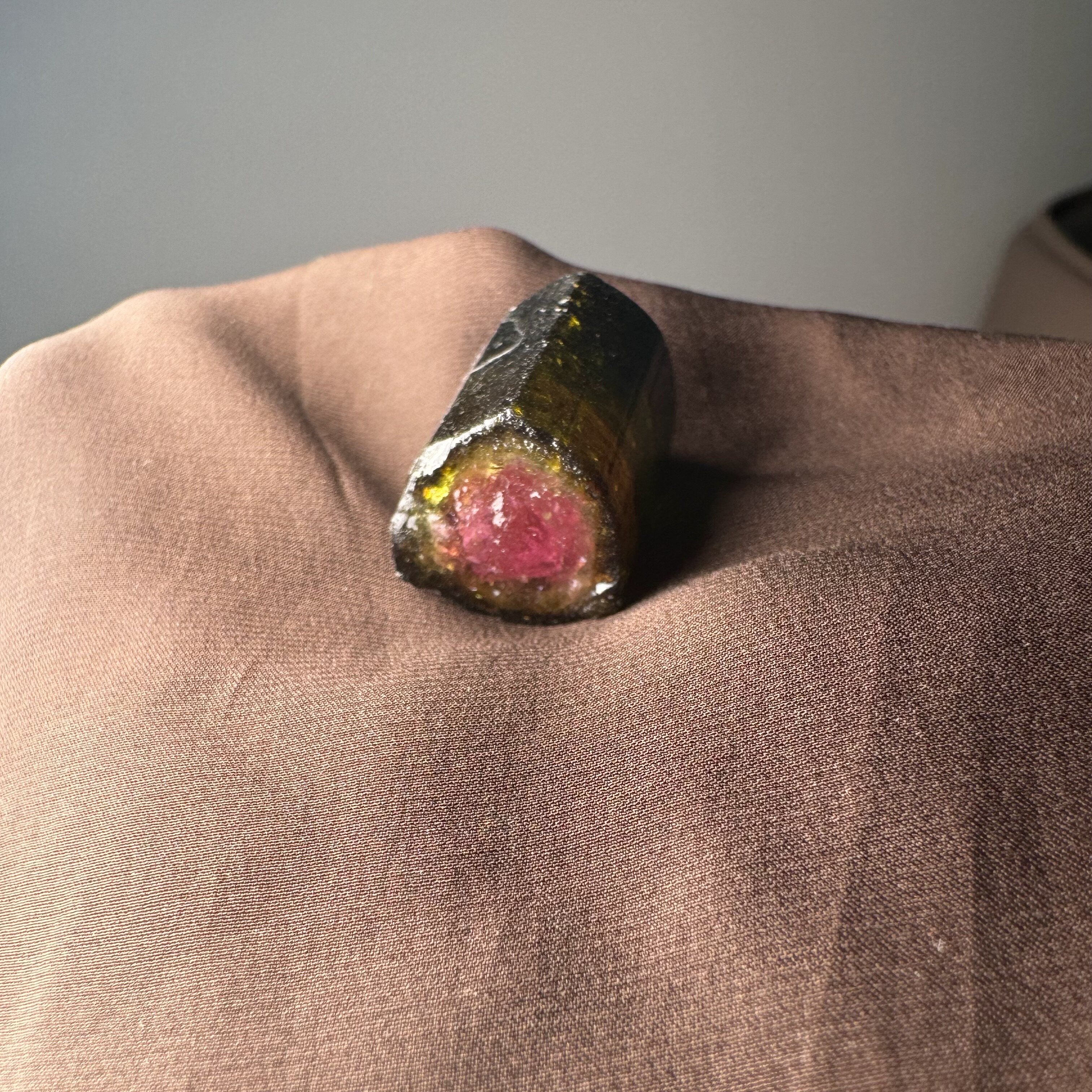 G39碧玺原石裸石三角柱子西瓜碧玺双色包心设计宝石未打磨天然