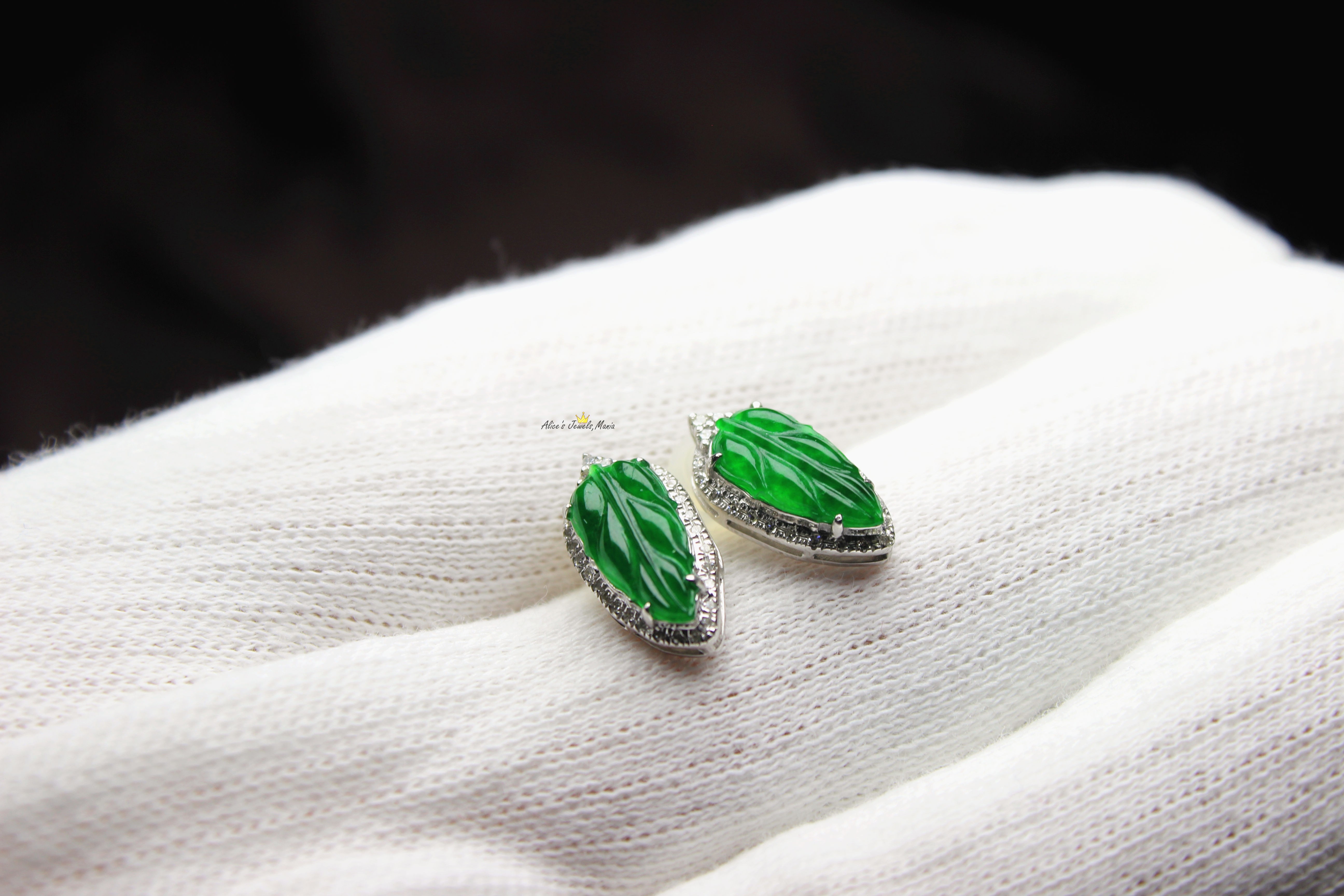 翡翠辣绿耳钉满色满绿冰种钻石18K镶嵌豪镶耳饰叶子白金辣绿礼物