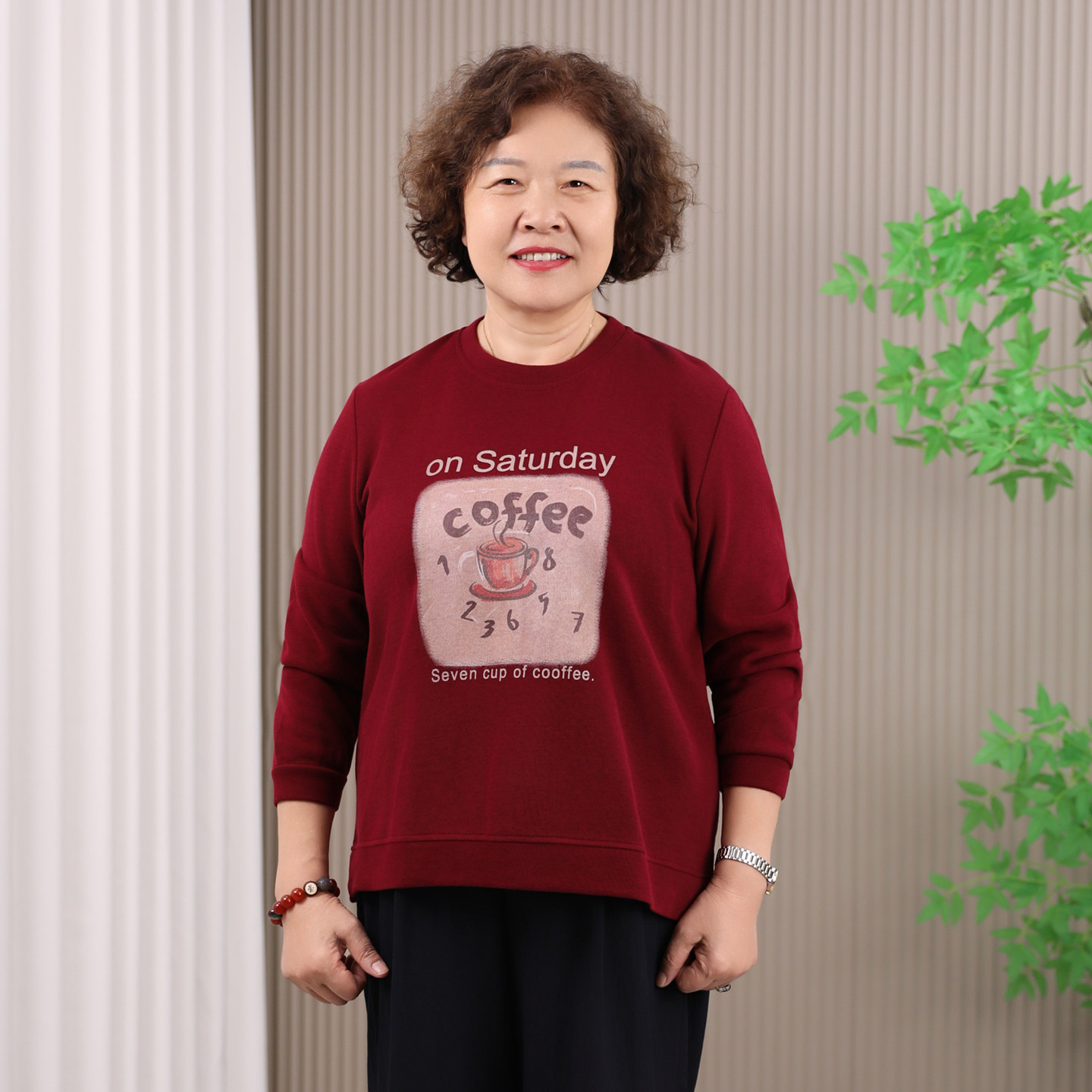 50岁妈妈休闲卫衣女大码宽松打底衫2025秋冬新款中老年酒红色上衣