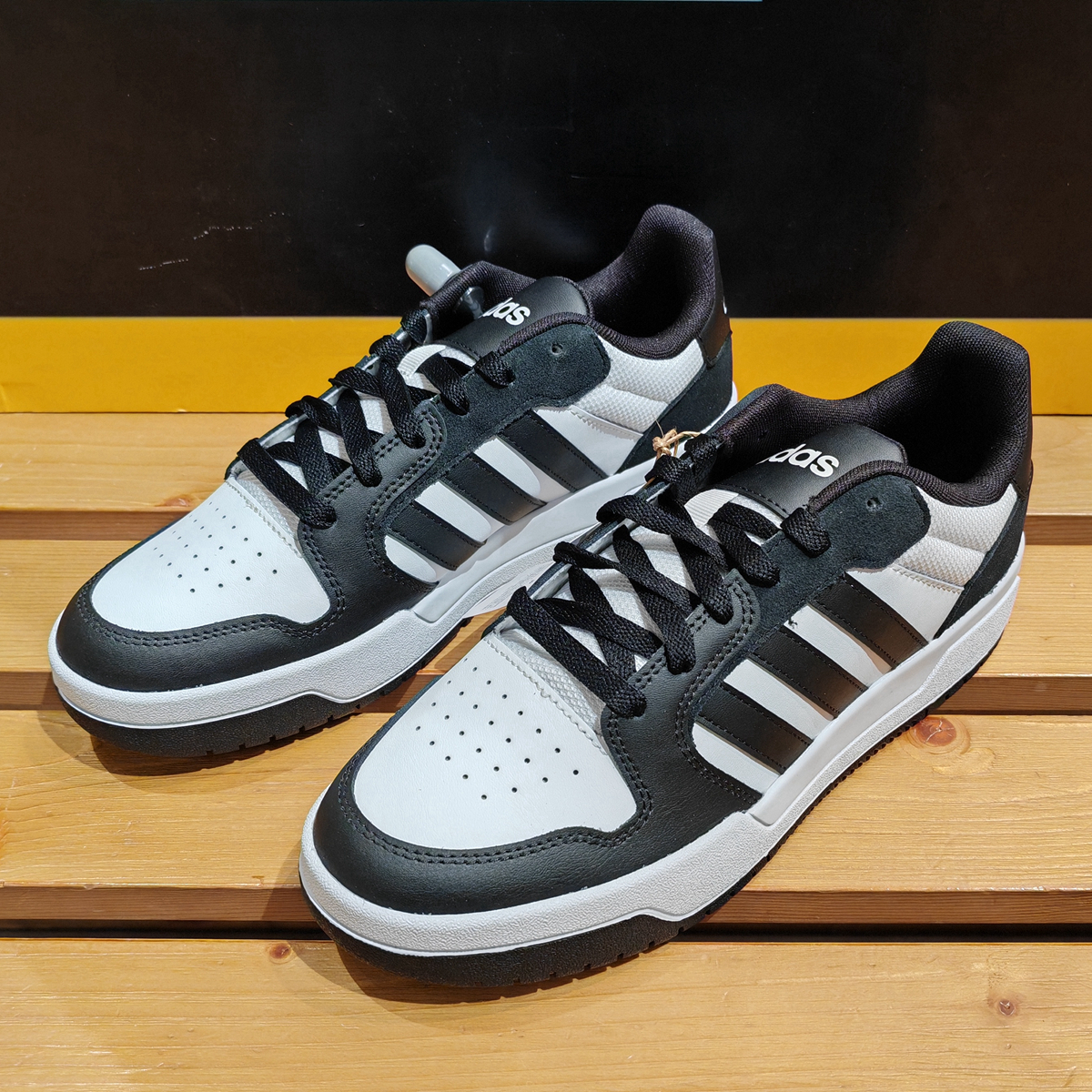 黑低帮复古情侣篮球板鞋