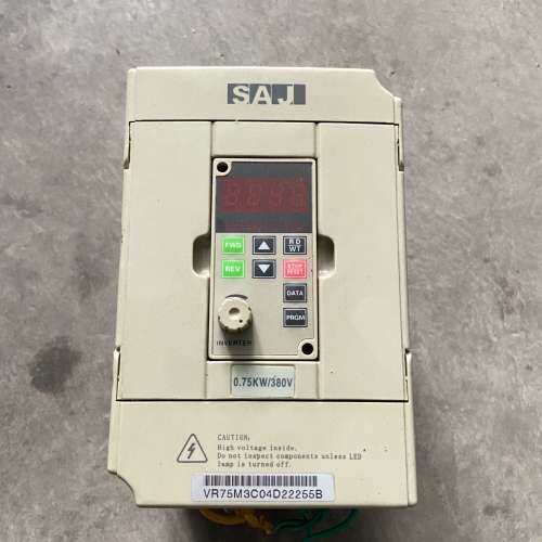 实拍 SAJ三晶变频器8000 VR75M3/0.75kw/