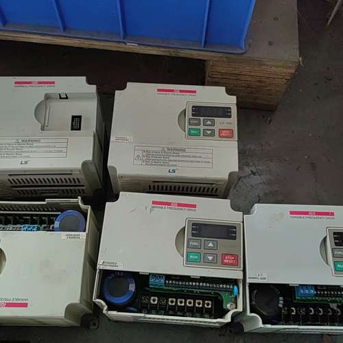 LS变频器SV022iG5-2 2.2KW220V实物拍摄