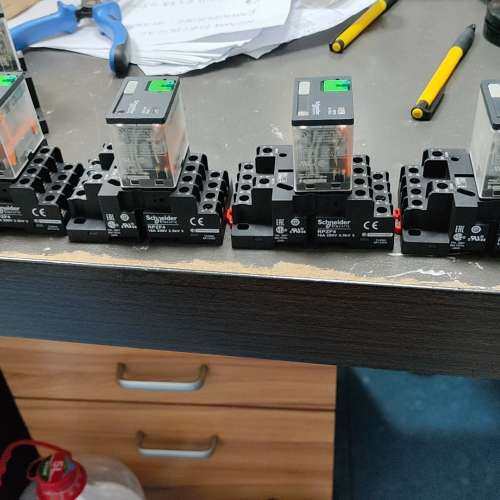 施耐德中间继电器RPM42BD