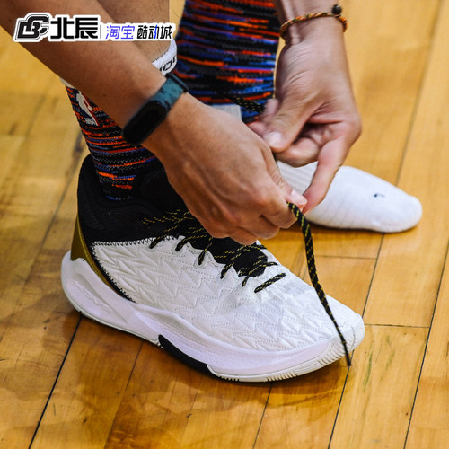 安德玛男子缓震透气高帮篮球鞋