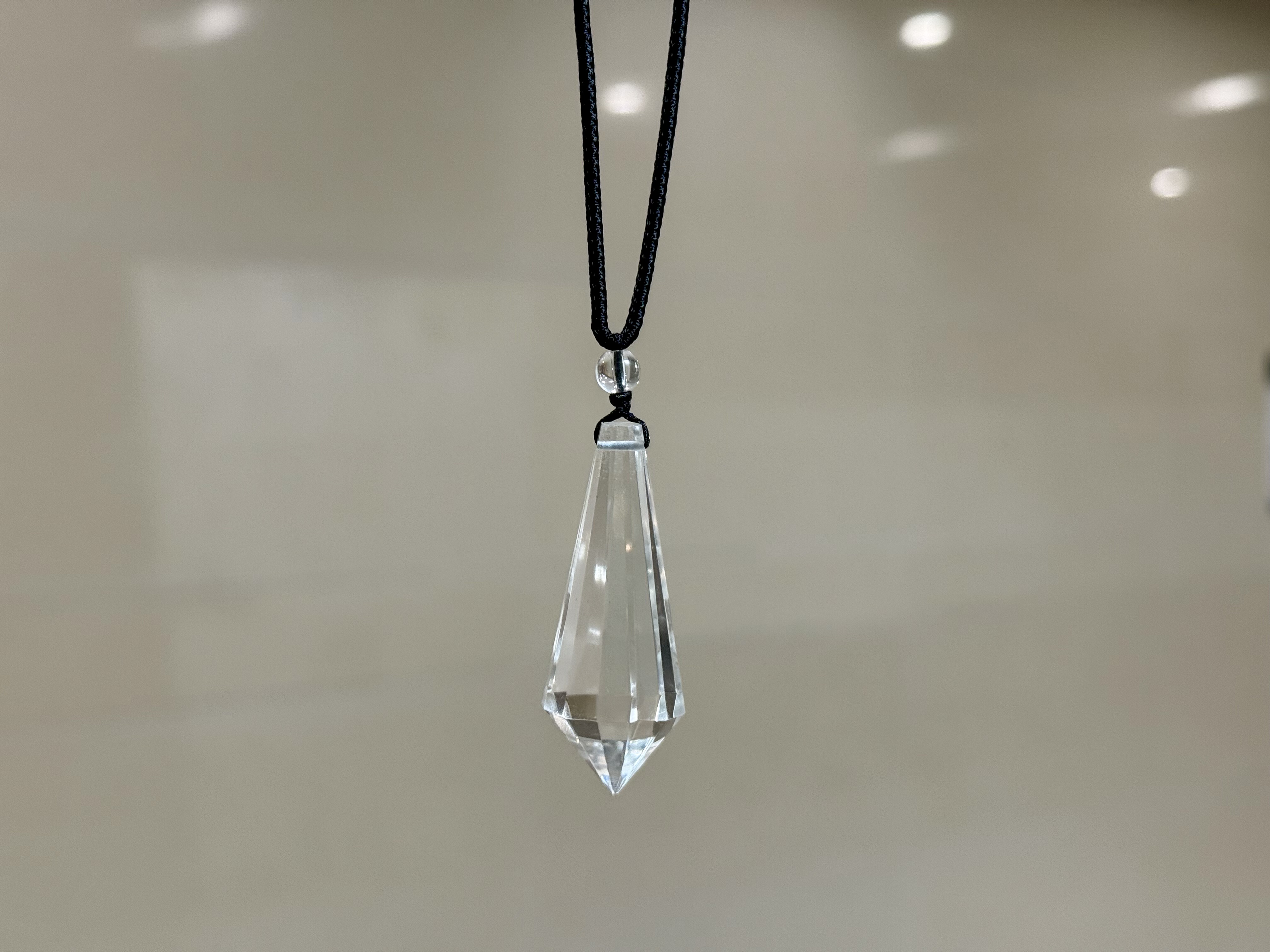 天然白水晶灵摆吊坠男女生挂件项链坠原矿水晶雕刻多面体单尖灵摆