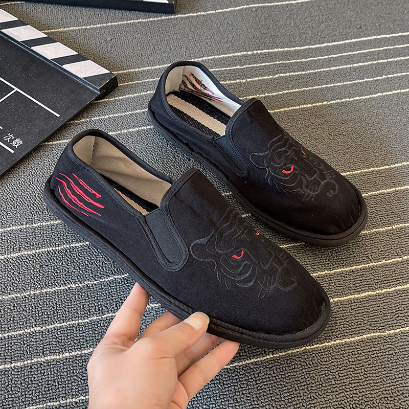 2025中国风新款精神小伙社会鞋西山刺绣布鞋一脚蹬懒人休闲鞋
