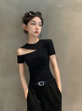 露肩短袖t恤女夏装洋气一字肩上衣打底衫黑色紧身心机网红斜肩t血