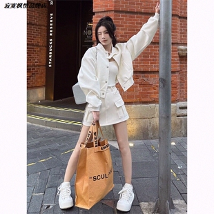 韩版棒球服短款外套春秋新款港风女时尚小个子夹克开衫短裙两件套