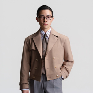 平圆方中2026年春季双排宽门禁斜插袋休闲短款风衣式夹克外套男款