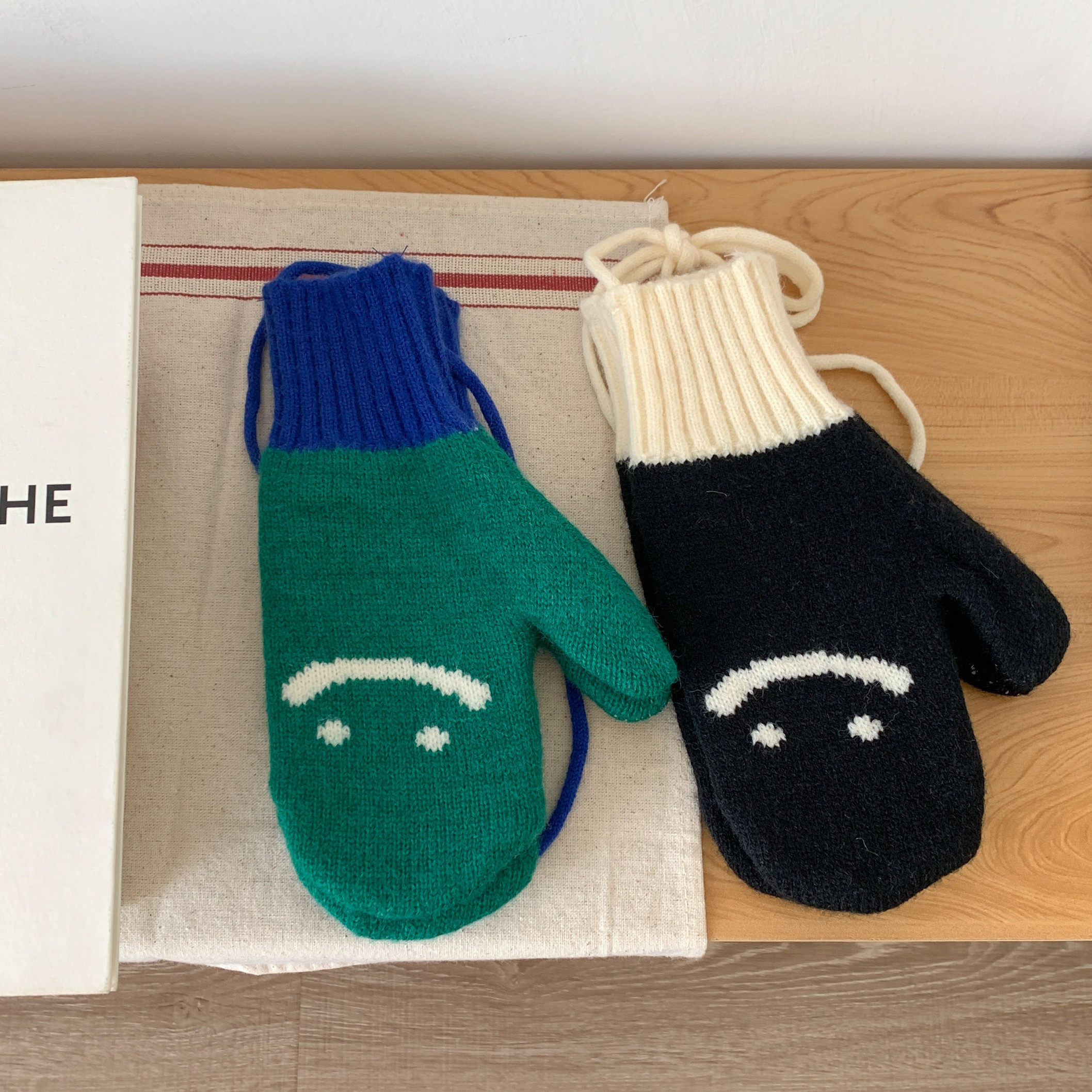 可爱元气笑脸挂脖手套全包指手套秋冬毛线加厚手套女学生生日礼物