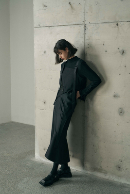 2025春季新款设计感小众不规则拼接半身裙显瘦A字裙马甲背带套装