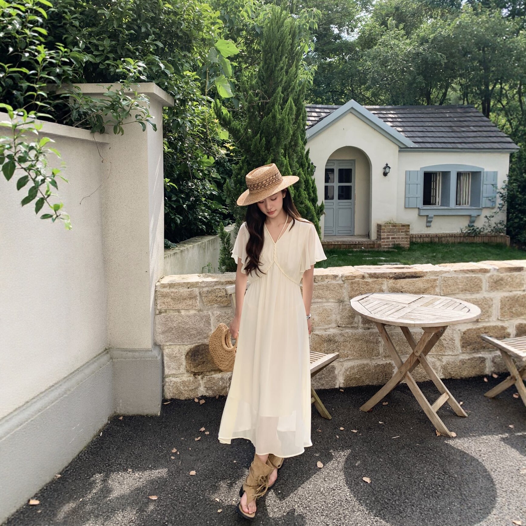 尚贝啦8988 法式气质V领短袖连衣裙女夏高级感收腰显瘦度假风长裙