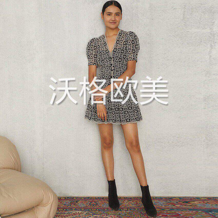 沃格 法国S牌春夏新款精致重工黑白刺绣前排扣心形钩花蕾丝连衣裙