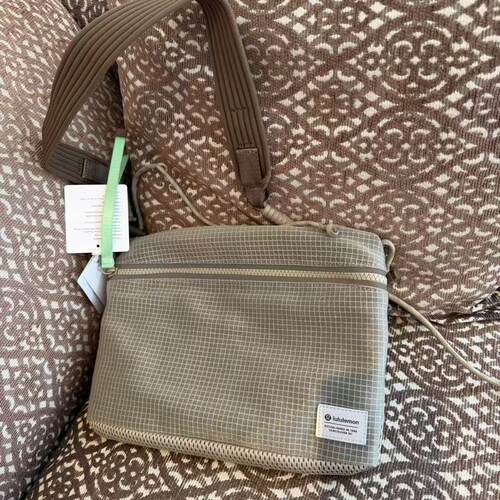 lululemon fast track crossbody*paracord 单肩斜挎包