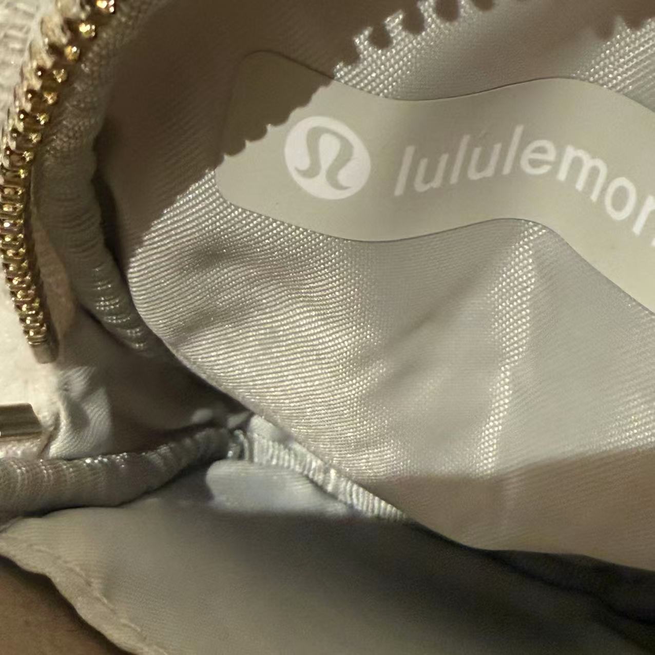 lululemon clippable nano pouch fleece 零钱包 小物收纳包