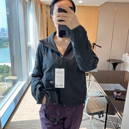 女士徒步外套Lululemon军事风