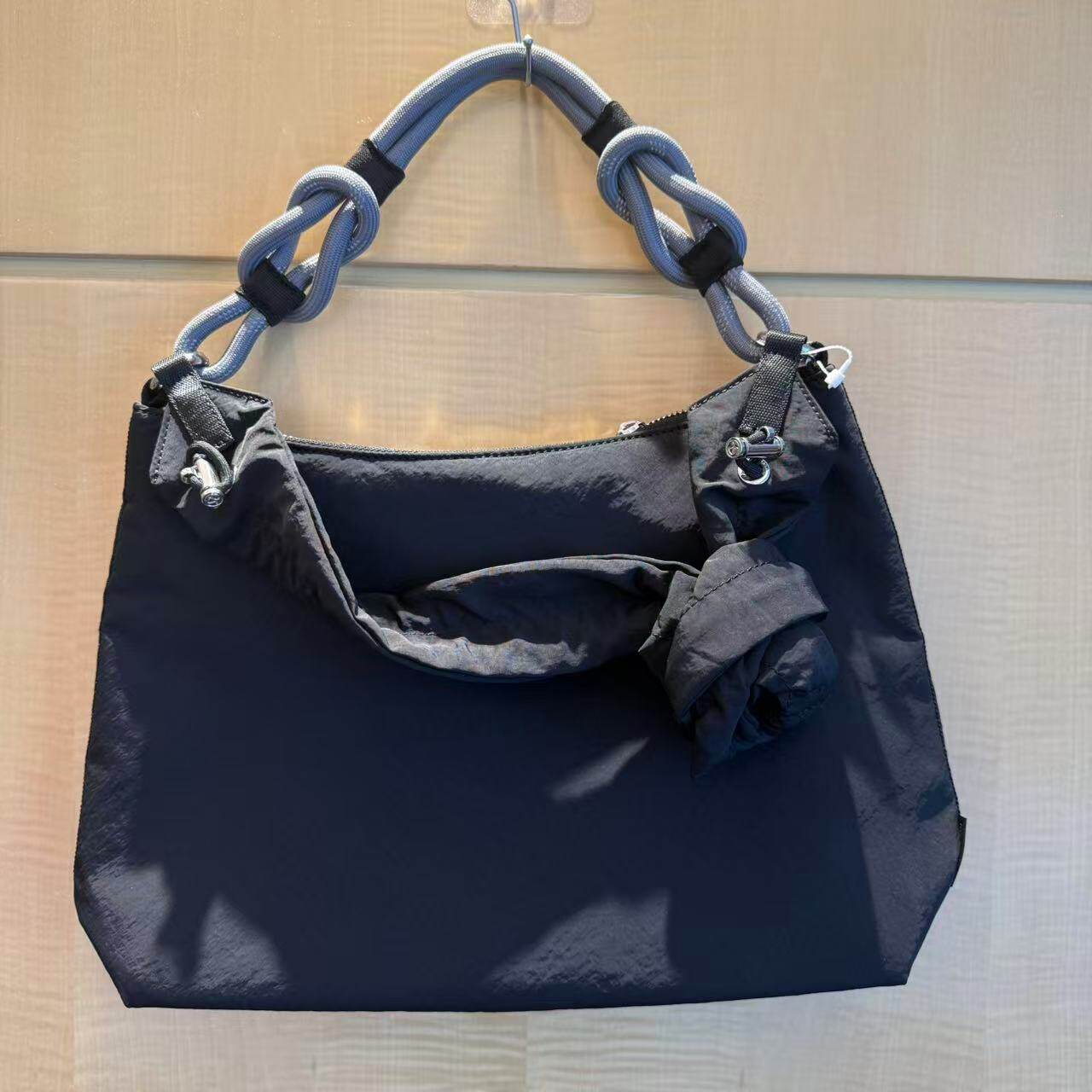 lululemon convertible ruched crossbody bag 女士背提包图片