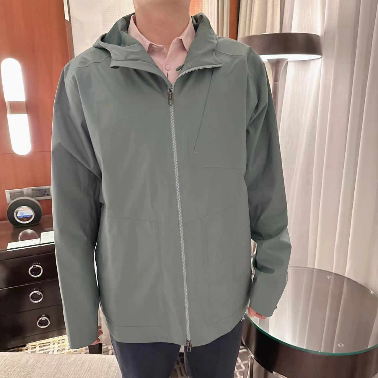 lululemon waterproof full-zip rain jacket 男士防水风衣外套