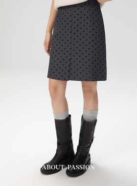 About Passion · 复古开衩包臀半身裙2025新款秋季百搭a字短裙