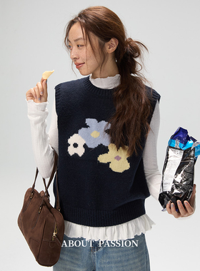 About Passion · 设计感圆领花朵针织马甲背心秋季外搭叠穿上衣