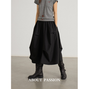 设计感不规则褶皱中长伞裙 About Passion