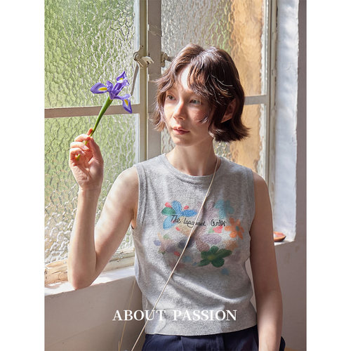 About Passion ·  春季花卉印花圆领背心