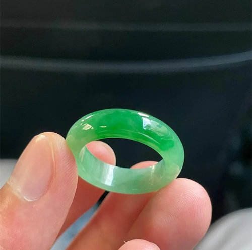 缅甸翡翠冰种满绿帝王绿戒指